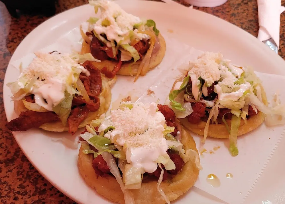 Sopes De Carne Enchilada Y Longaniza