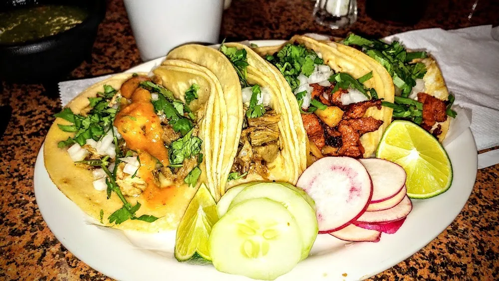 Tacos De Carne Asada Y Carnitas